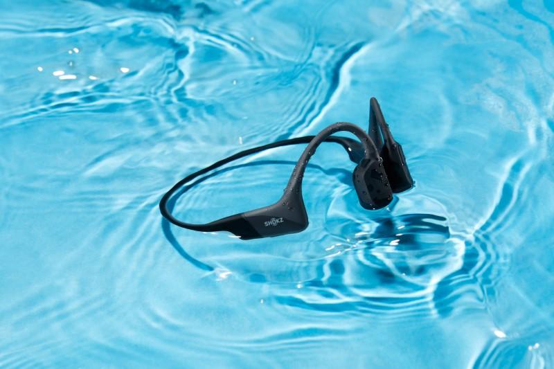 Tai nghe Shokz OpenRun với khả năng chống nước hiệu quả