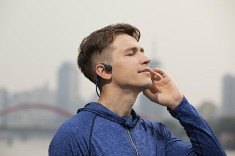 Tai nghe Shokz ứng dụng công nghệ truyền âm thanh qua xương cho cảm giác thoải mái khi sử dụng