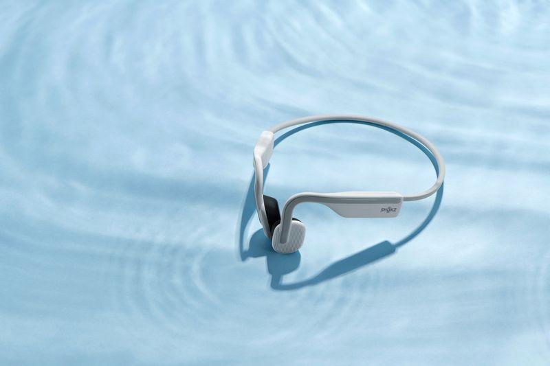 Khả năng chống kháng nước là tính năng quan trọng của một chiếc tai nghe thể thao