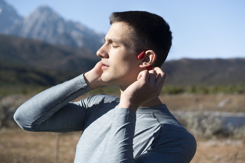 Sử dụng tai nghe truyền âm thanh qua xương trong các buổi vận động mang lại nhiều lợi ích