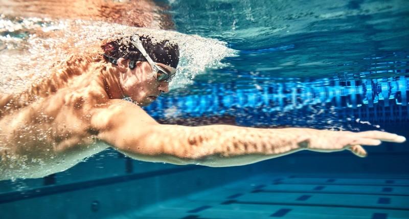 Khả năng chống nước và thời lượng pin cao của tai nghe bơi lội Shokz OpenSwim