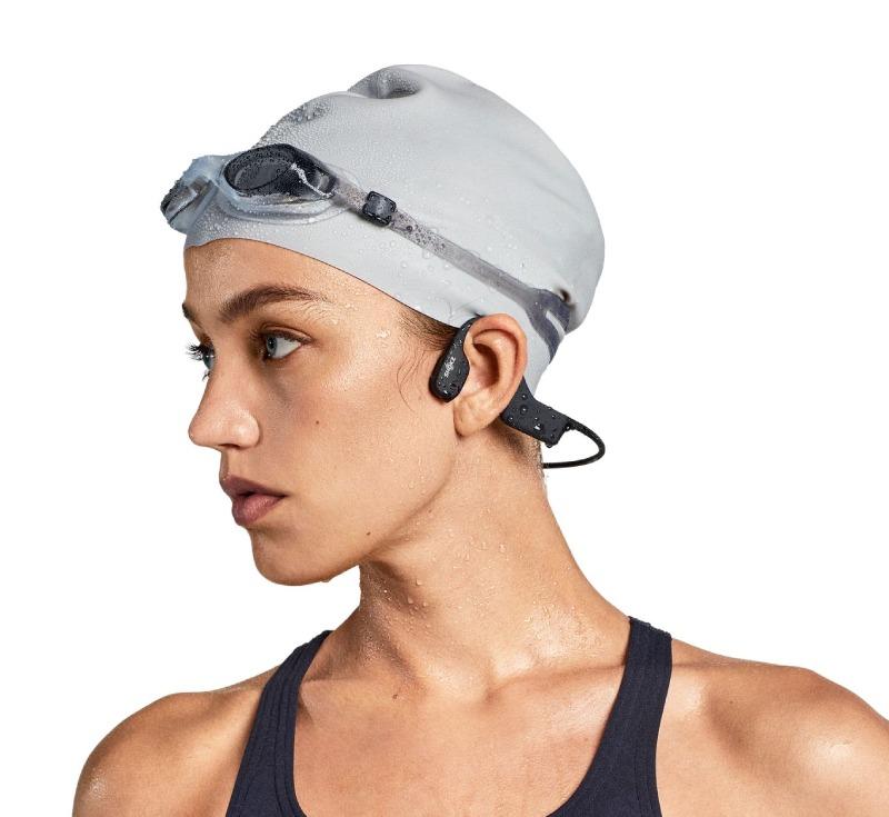 OpenSwim phù hợp để đeo cùng với mũ và kính bơi