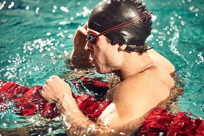 Thời lượng pin cao là một điểm cộng cho tai nghe bơi lội OpenSwim