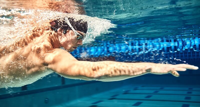 Cách phòng tránh chấn thương trong bơi lội
