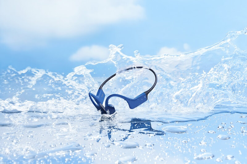 Sử dụng tai nghe bơi lội, tại sao không?